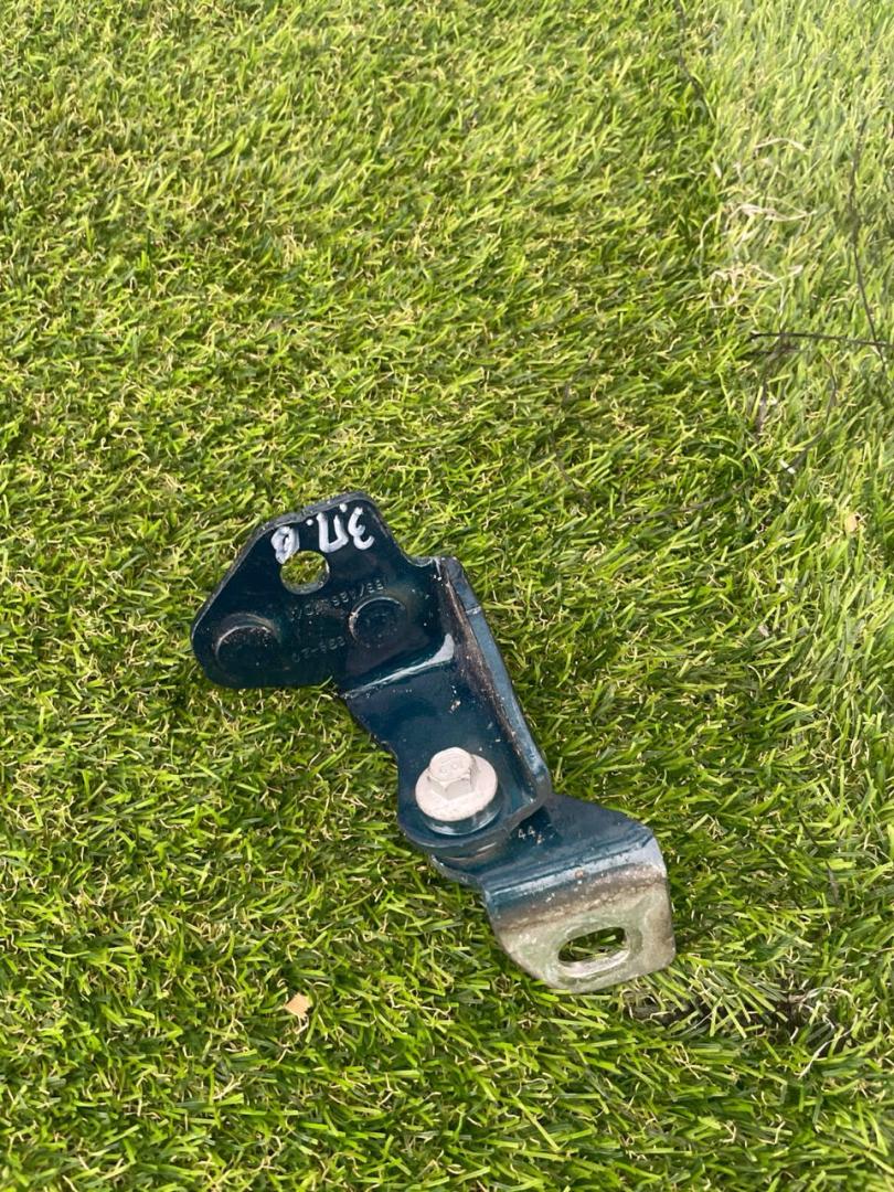 петля двери Ford Escape 4 поколение CX482 2020, 1.5 л., бензин, АКПП, синий, внедорожник 5 дв., полный привод - фото №1