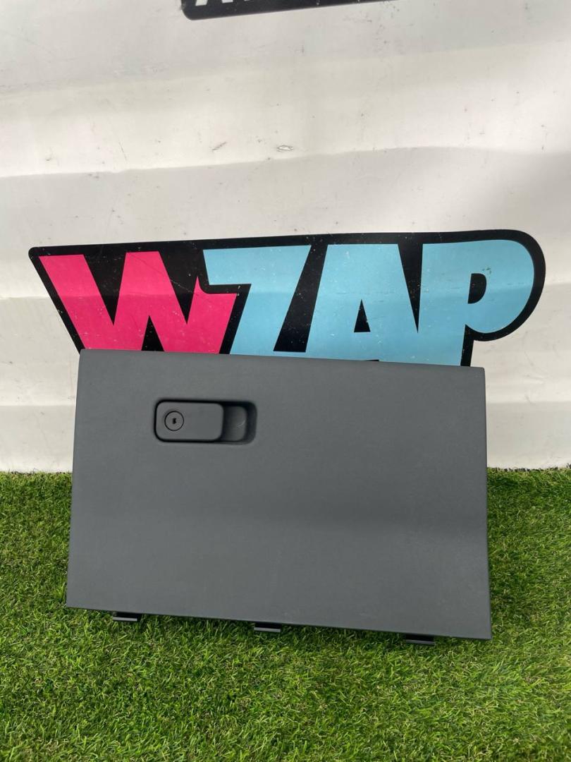 бардачок Ford Mustang 7 поколение S650 2024, 2.3 л., бензин, АКПП, черный, купе, задний привод, PR3B-C06036-BAW - фото №1