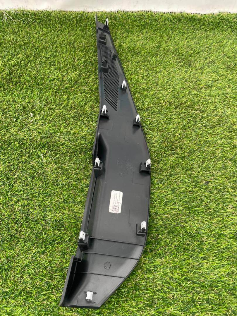 накладка на торпедо (консоль) Ford Mustang 7 поколение S650 2024, 2.3 л., бензин, АКПП, черный, купе, задний привод, PR3B-C047A26-BE319W - фото №1