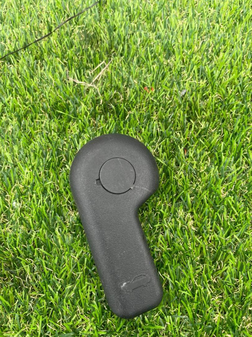 ручка открывания капота Ford Mustang 7 поколение S650 2024, 2.3 л., бензин, АКПП, черный, купе, задний привод, PR3B-16B626-ABW - фото №1