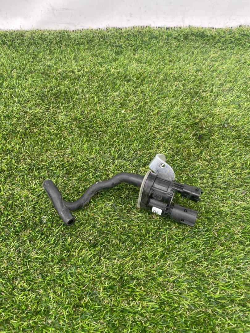 клапан вентиляции топливного бака Jeep Wrangler 4 поколение 2019, 2.0 л., бензин, АКПП, внедорожник 5 дв., полный привод, 05281586AB - фото №1