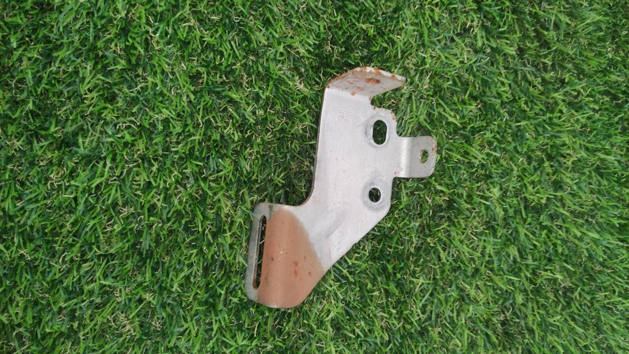 кронштейн (крепление) Ford Mustang 7 поколение S650 2024, 2.3 л., бензин, АКПП, черный, купе, задний привод - фото №1