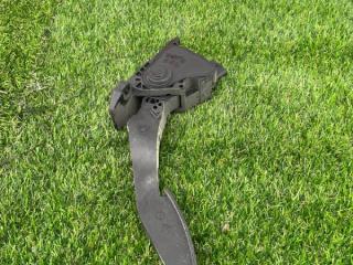 педаль Buick Encore GX 1 поколение 2023, 1.2 л., вариатор, внедорожник 5 дв., передний привод, 42795022