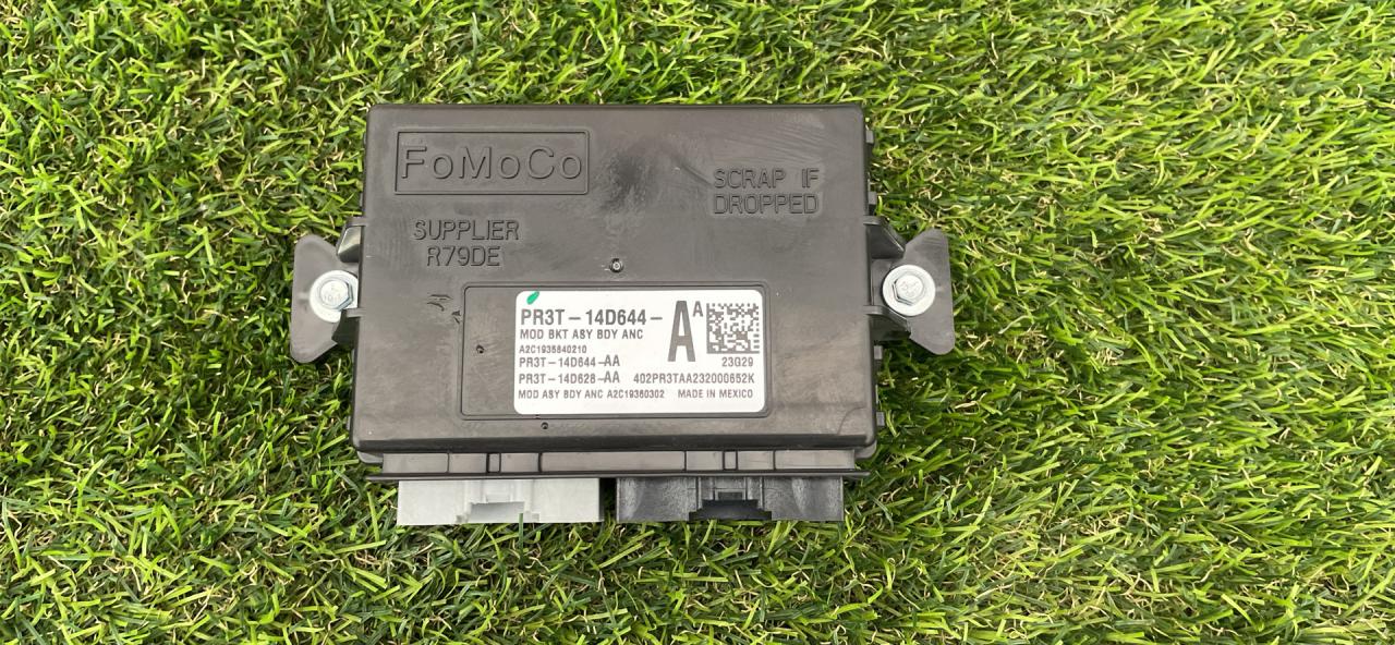 блок управления светом Ford Mustang 7 поколение S650 2024, 2.3 л., бензин, АКПП, черный, купе, задний привод, PR3T-14D644-AA - фото №1