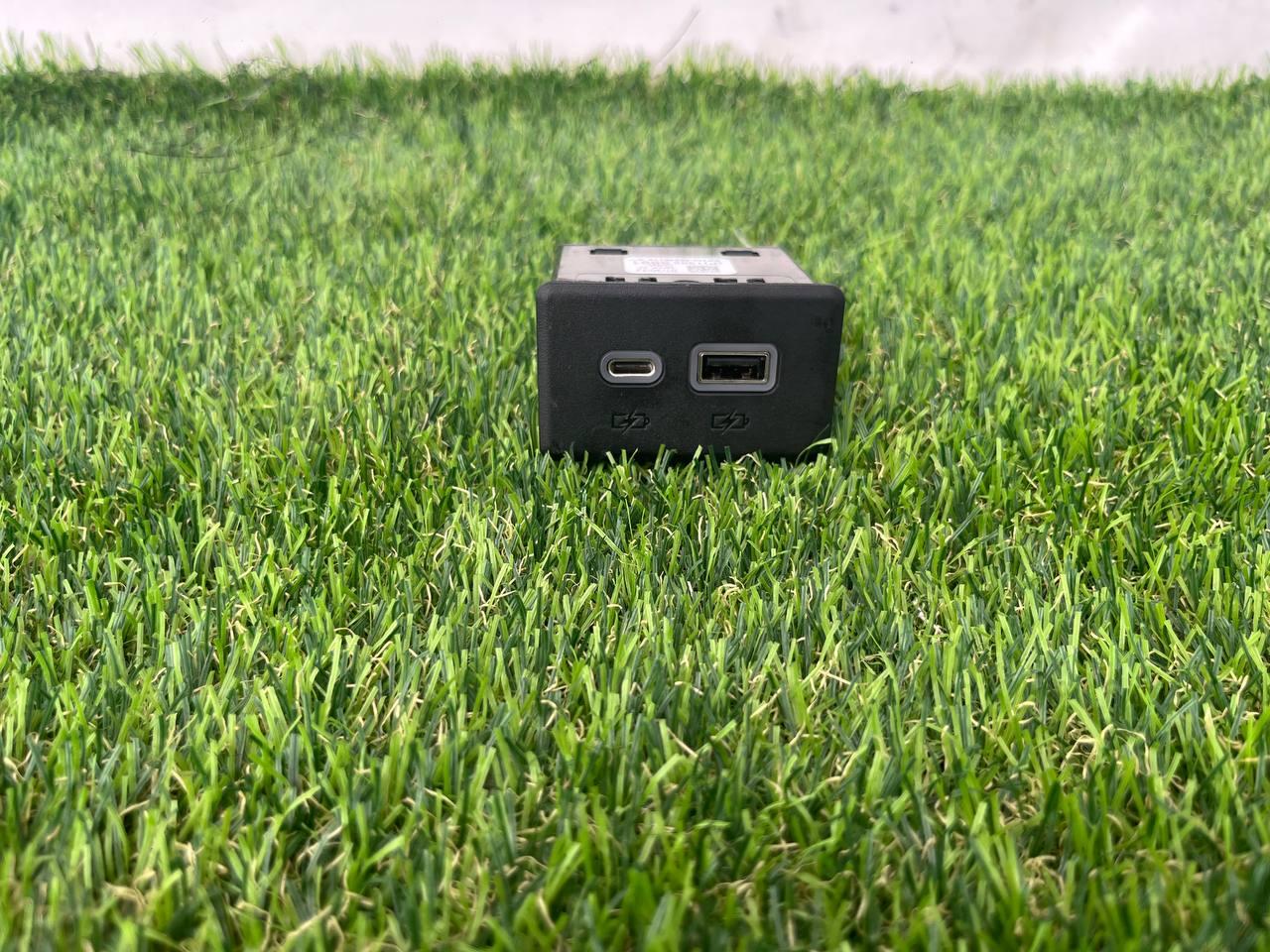 разъем AUX / USB Buick Encore GX 1 поколение 2023, 1.2 л., вариатор, внедорожник 5 дв., передний привод, 13525891 - фото №1