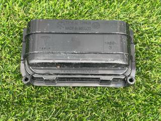 клапан вентиляции кузова Tesla Model X 1 поколение 2018, электро, хетчбэк 5 дв., 1068034-00-C