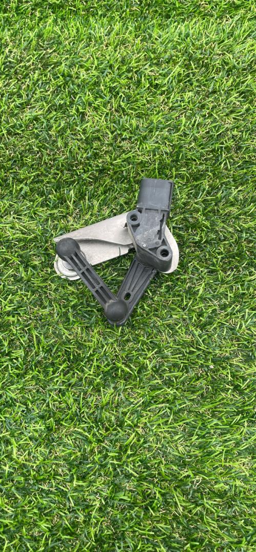 датчик дорожного просвета Tesla Model X 1 поколение 2018, электро, хетчбэк 5 дв. - фото №1