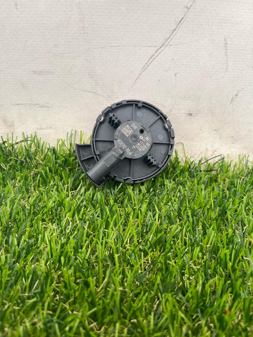 датчик удара Tesla Model X 1 поколение 2018, электро, хетчбэк 5 дв., 1036762-00-A - фото №1