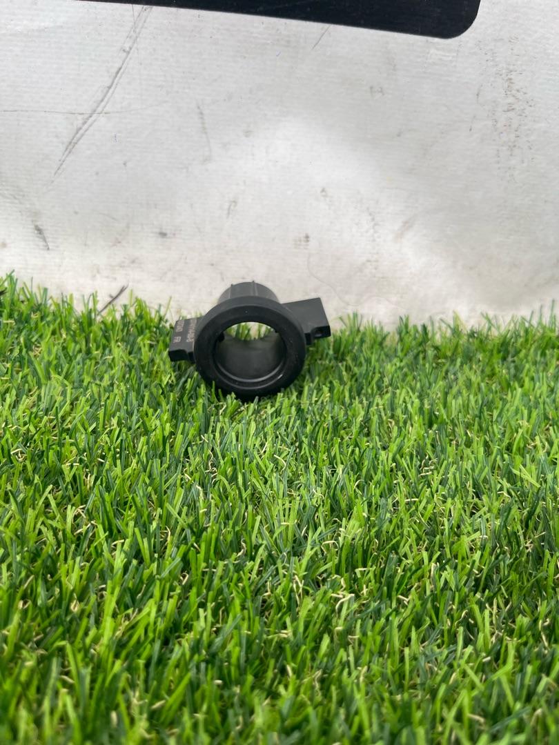 кронштейн (крепление) Tesla Model X 1 поколение 2018, электро, хетчбэк 5 дв., 1074114-00-B - фото №1