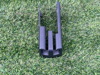 Пластик салазок сидений Tesla Model X 1 поколение 2018, электро, хетчбэк 5 дв., 1061591-00-D