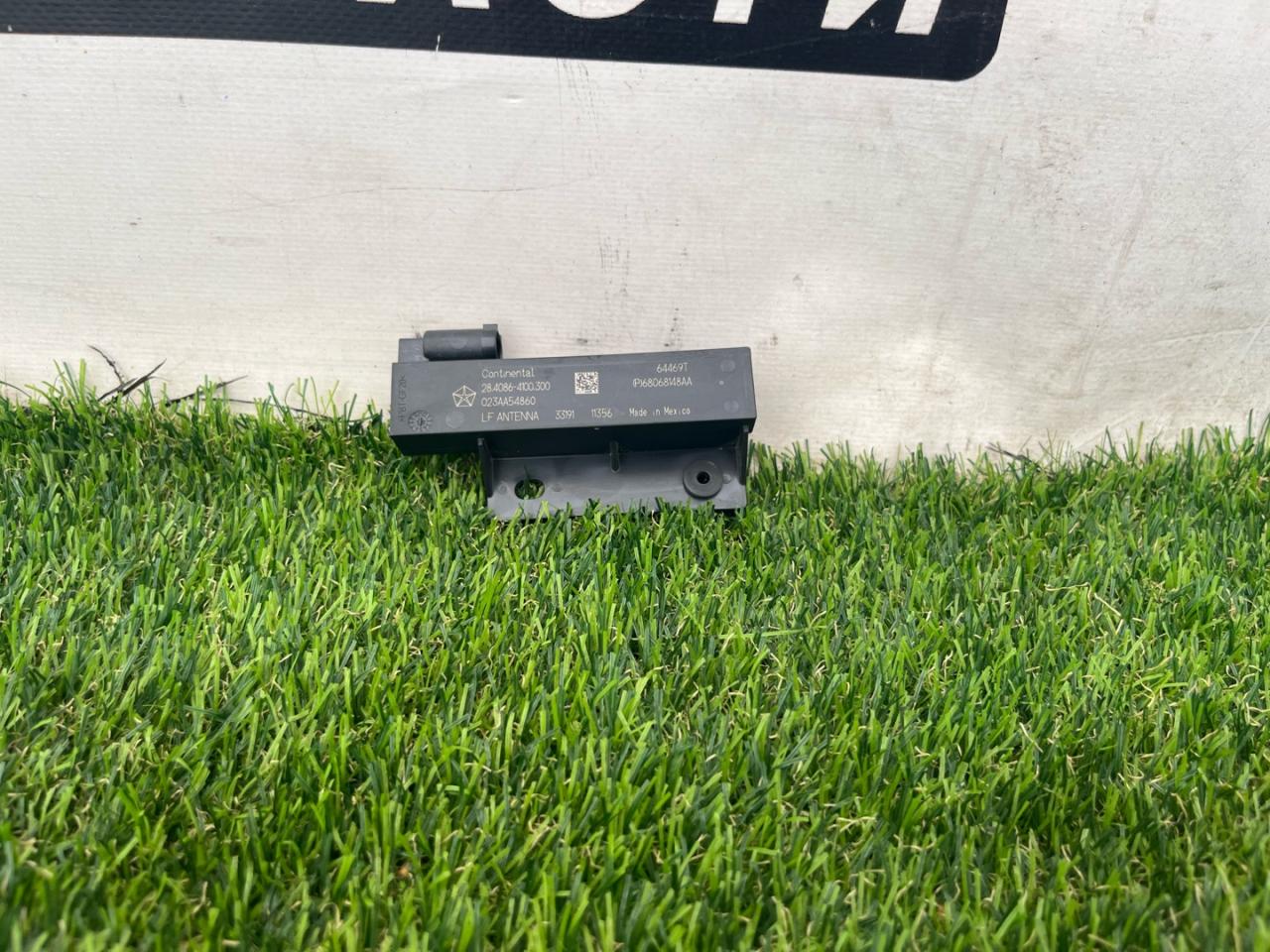Антенна системы комфортного доступа Jeep Wrangler 4 поколение 2020, АКПП, внедорожник 5 дв., 68068148AA - фото №1
