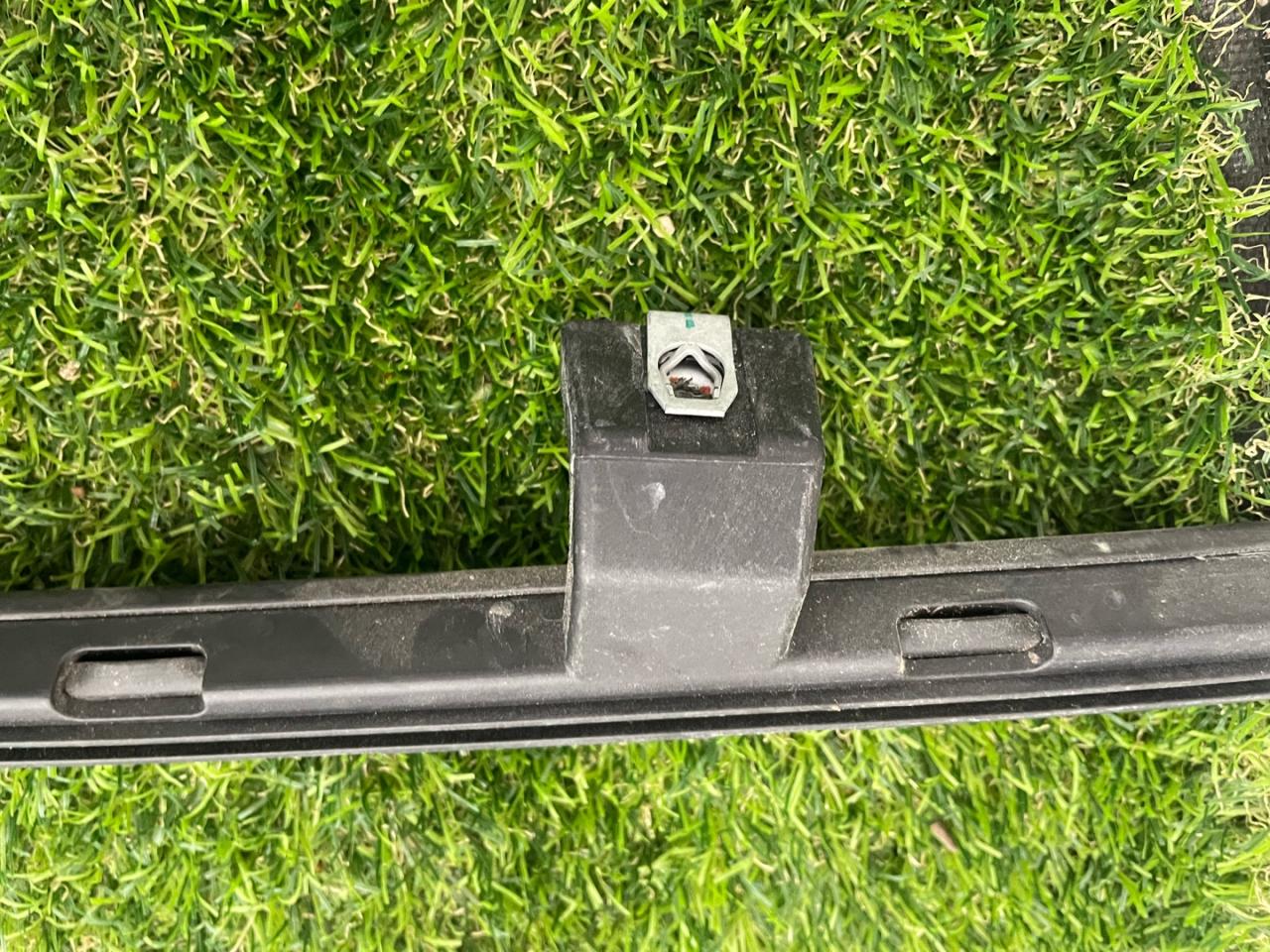 направляющая стекла Buick Encore GX 1 поколение 2020, 1.2 л., бензин, вариатор, хетчбэк 5 дв., передний привод - фото №1