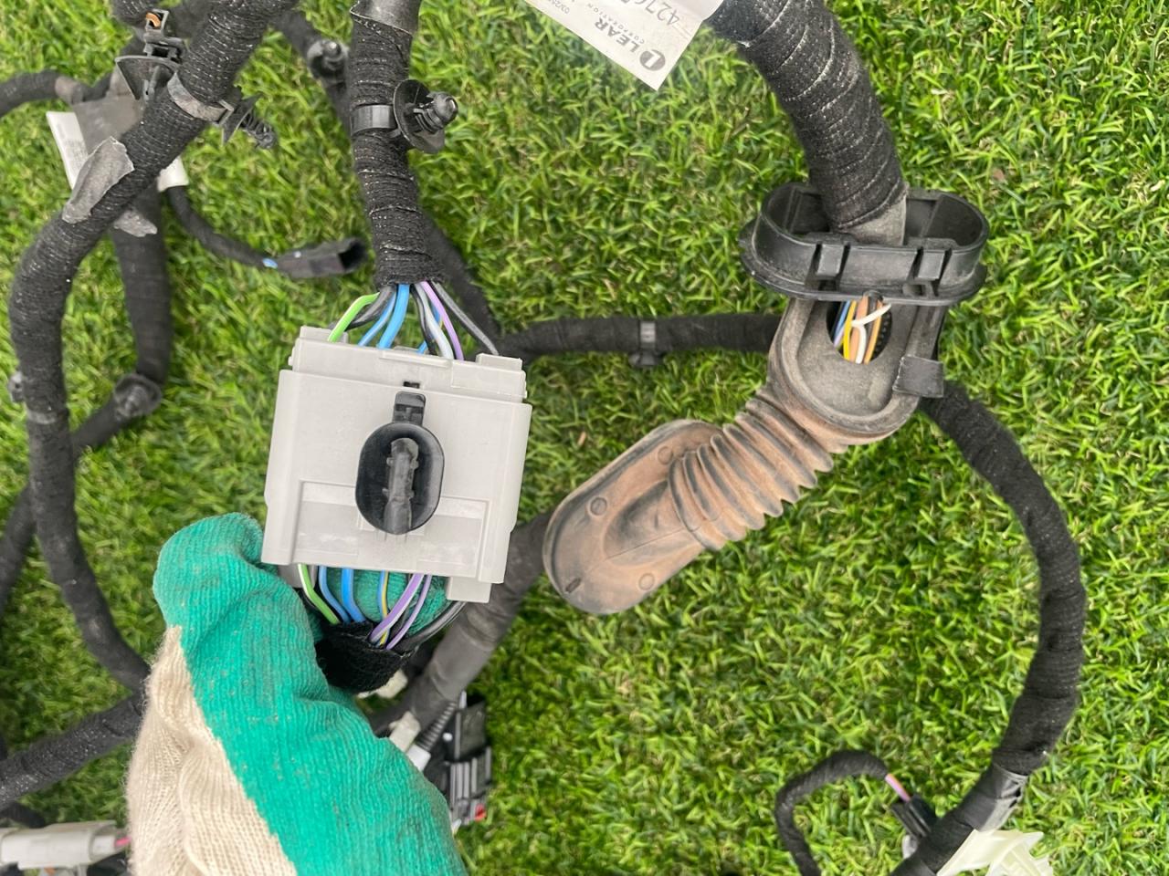 Проводка крышки багажника Chevrolet TrailBlazer 3 поколение 2022, 1.3 л., бензин, вариатор, оранжевый, хетчбэк 5 дв., полный привод, 42767749 - фото №1