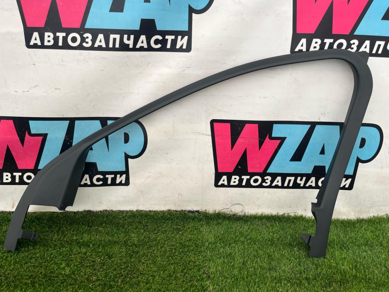 молдинг стекла Ford Escape 4 поколение CX482 2020, 1.5 л., бензин, АКПП, синий, внедорожник 5 дв., полный привод, LJ6B-S201A18-AEW - фото №1