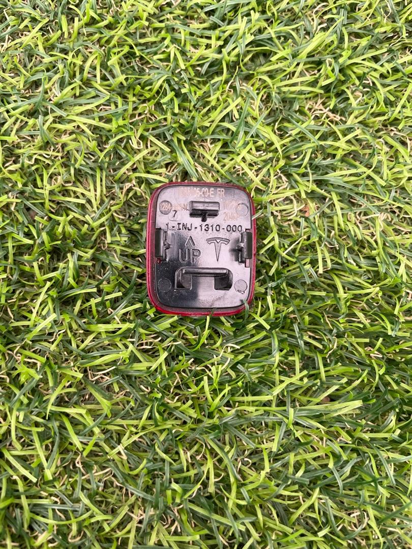 обшивка двери передняя правая Tesla Model Y 1 поколение 2022, электро, белый - фото №1