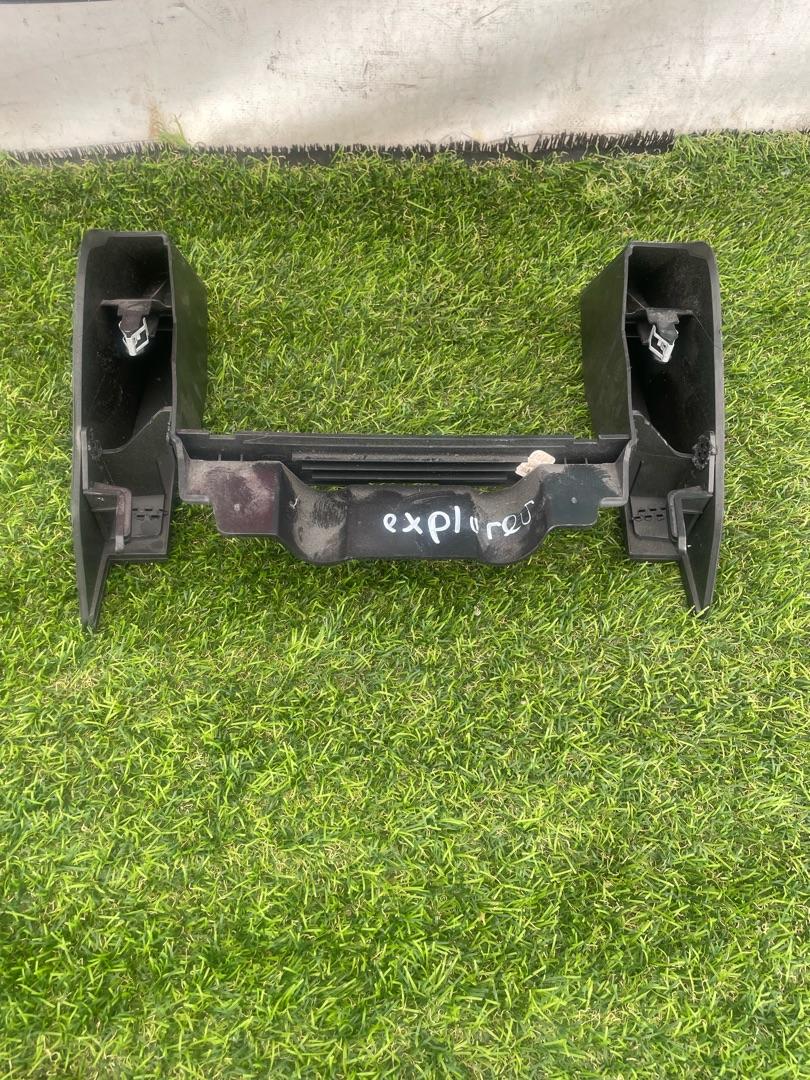 Декоративная накладка центральной консоли Ford Explorer 6 поколение U625 2020, 2.3 л., бензин, АКПП, внедорожник 5 дв. - фото №1