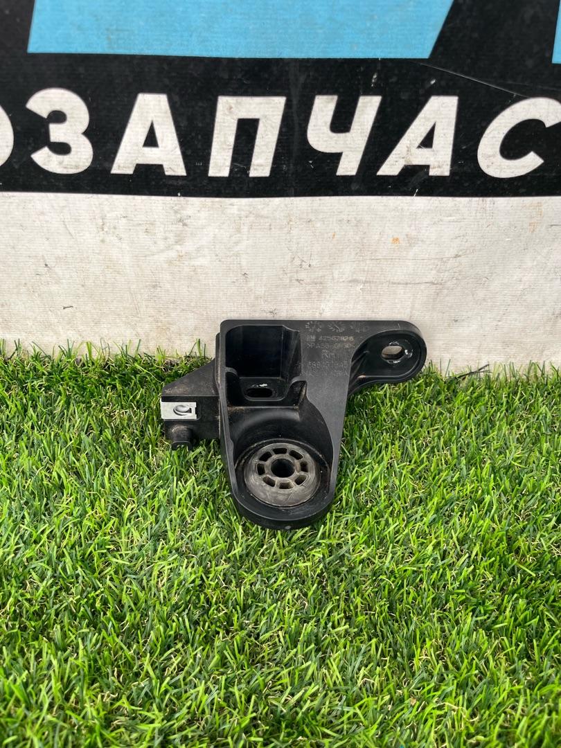 кронштейн радиатора Buick Encore GX 1 поколение 2020, 1.2 л., бензин, вариатор, хетчбэк 5 дв., передний привод, 42562828 - фото №1