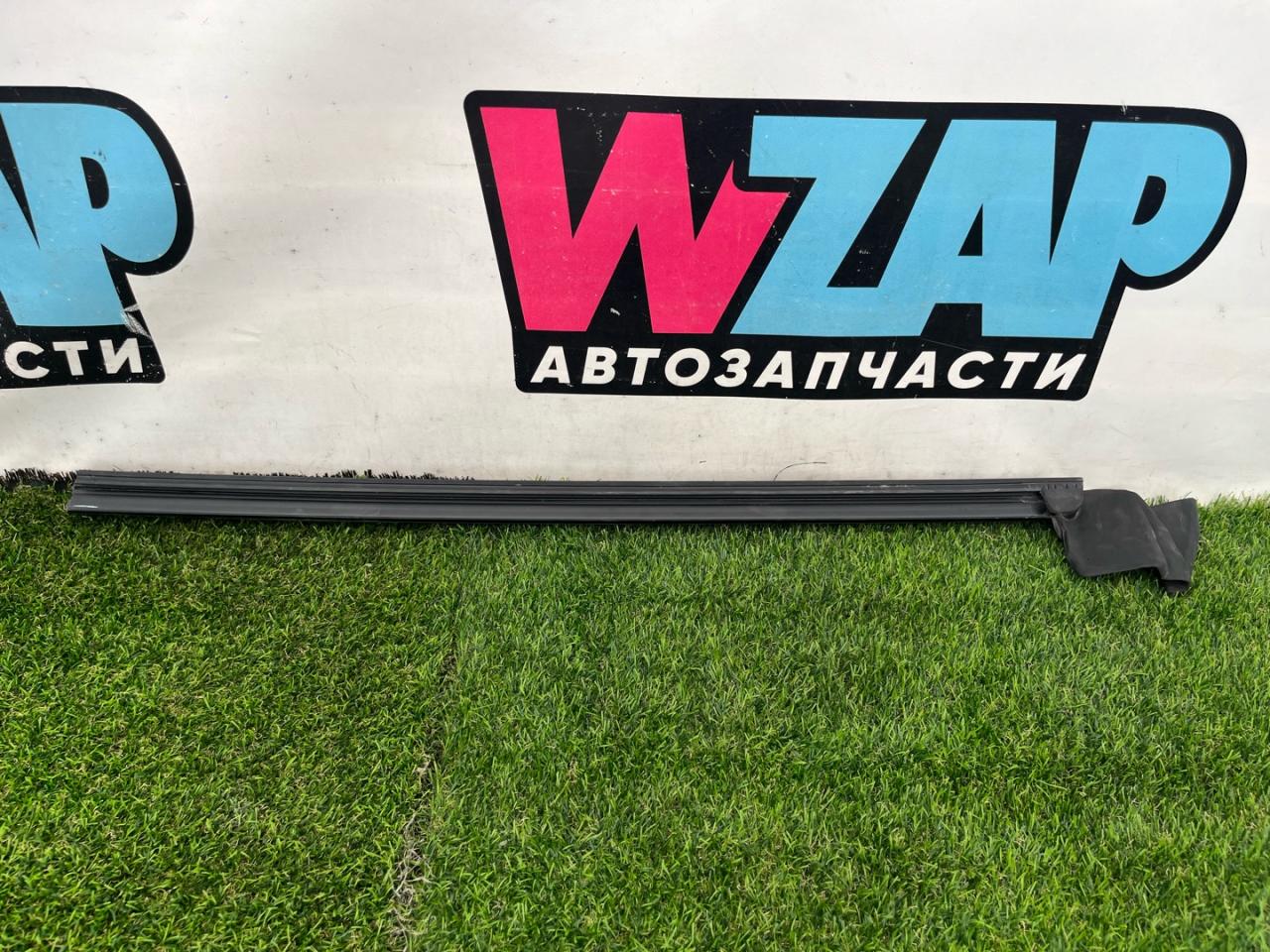 Уплотнитель стекла Tesla Model Y 1 поколение 2022, электро, белый, 1500063-00-C - фото №1