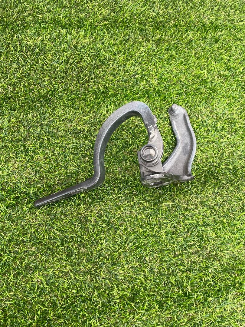 петля двери Tesla Model X 1 поколение 2018, электро, хетчбэк 5 дв. - фото №1