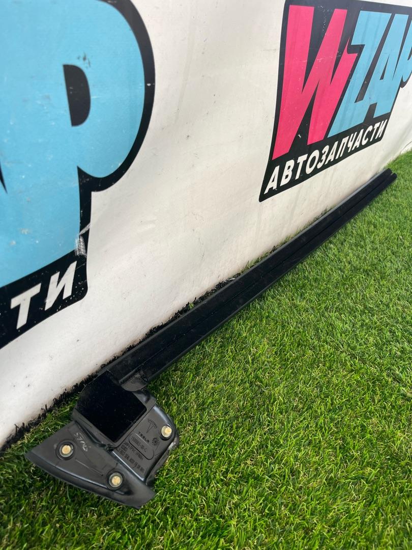 Уплотнитель стекла Tesla Model Y 1 поколение 2022, электро, белый, 1500063-00-C - фото №1