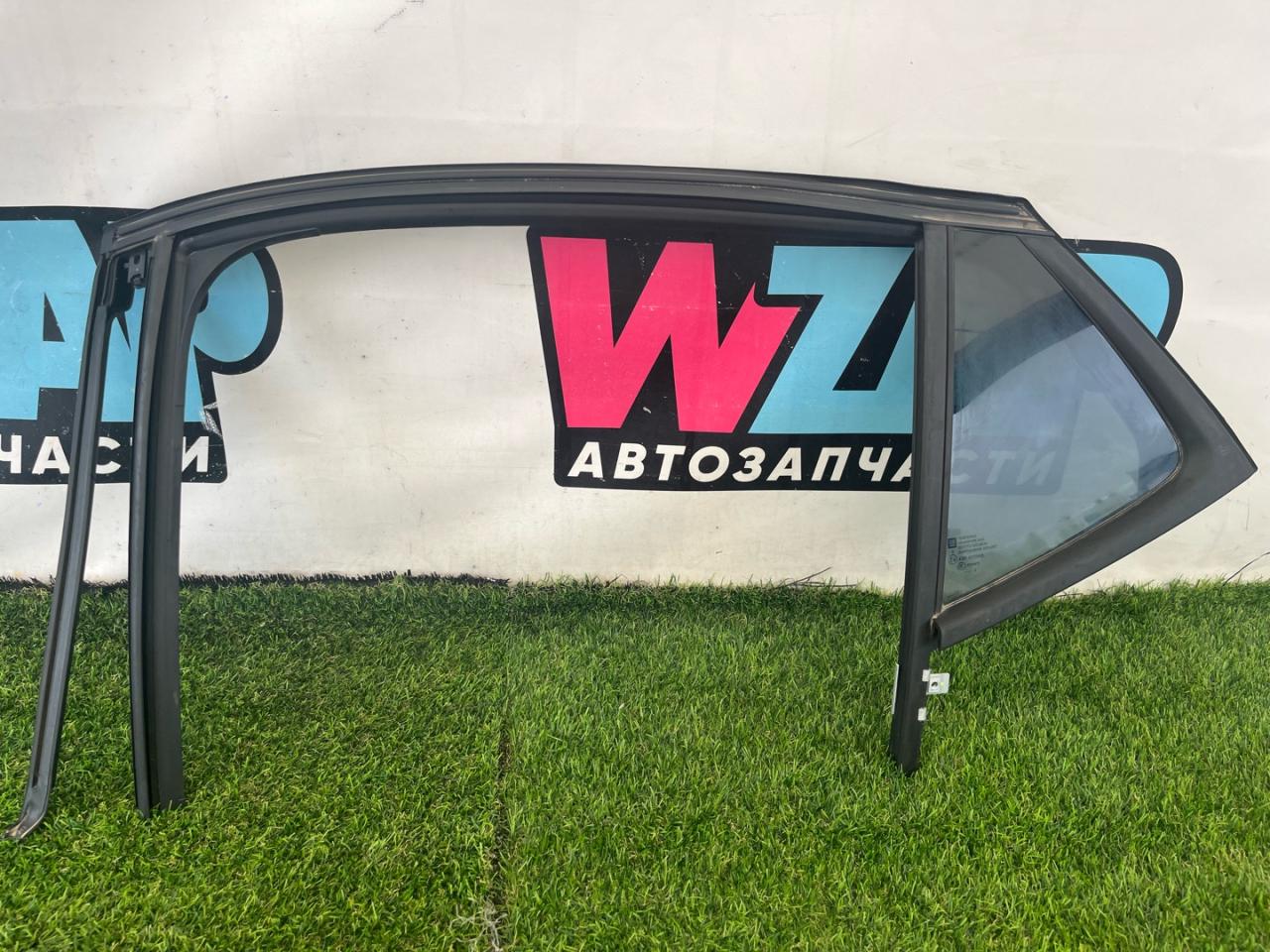 стекло двери задней левой Buick Encore GX 1 поколение 2020, 1.2 л., бензин, вариатор, хетчбэк 5 дв., передний привод - фото №1