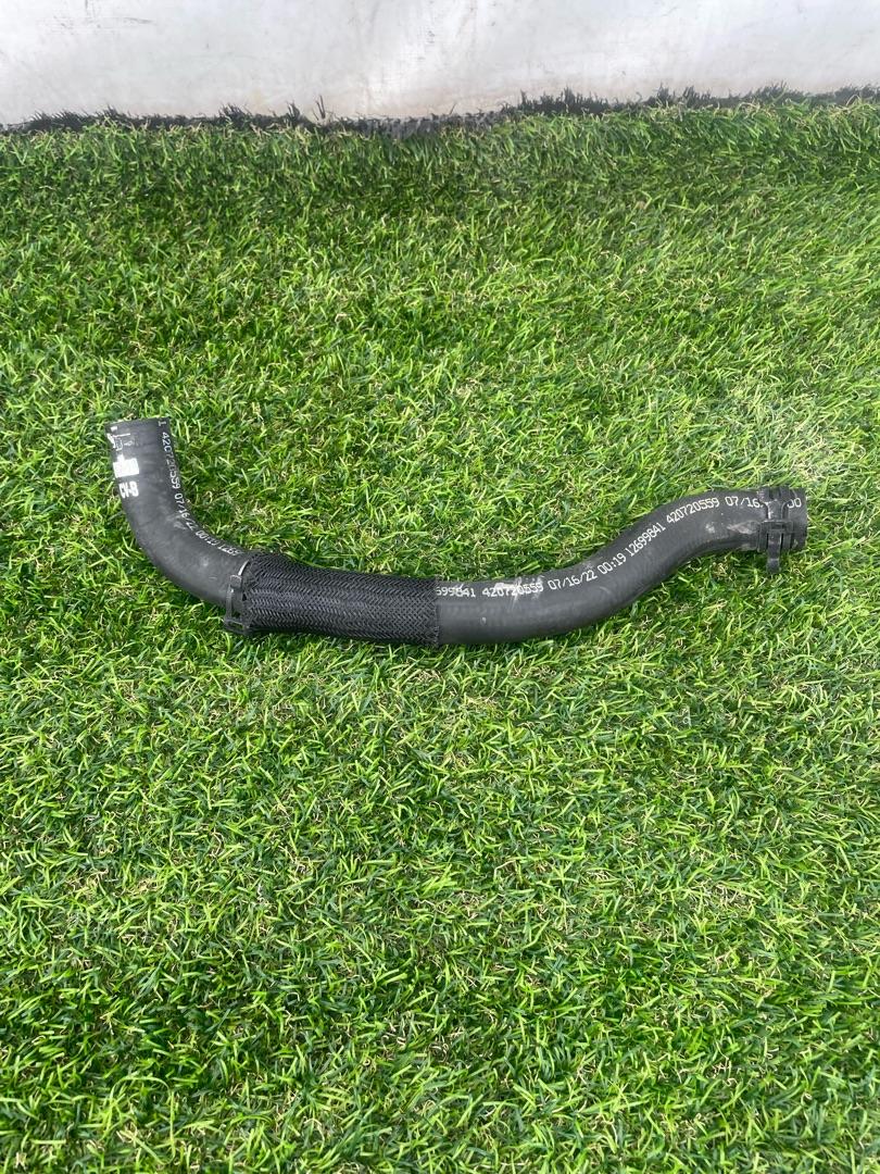 трубка охлаждающей жидкости Buick Encore GX 1 поколение 2023, 1.2 л., вариатор, внедорожник 5 дв., передний привод, 420720559 - фото №1