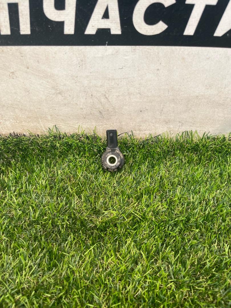 датчик детонации RAM 1500 5 поколение 2019, 5.7 л., бензин, АКПП, пикап, полный привод, 68223050AA - фото №1