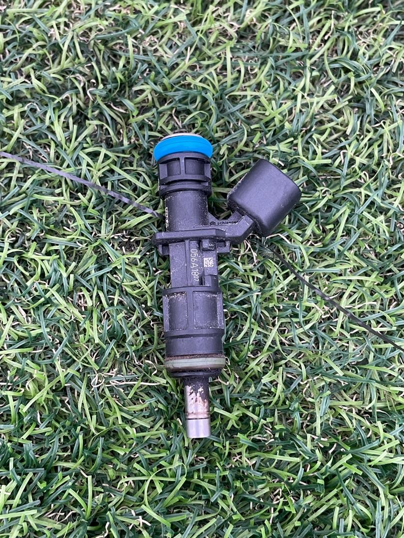 форсунка RAM 1500 5 поколение 2019, 5.7 л., бензин, АКПП, пикап, полный привод, 05281568AA - фото №1