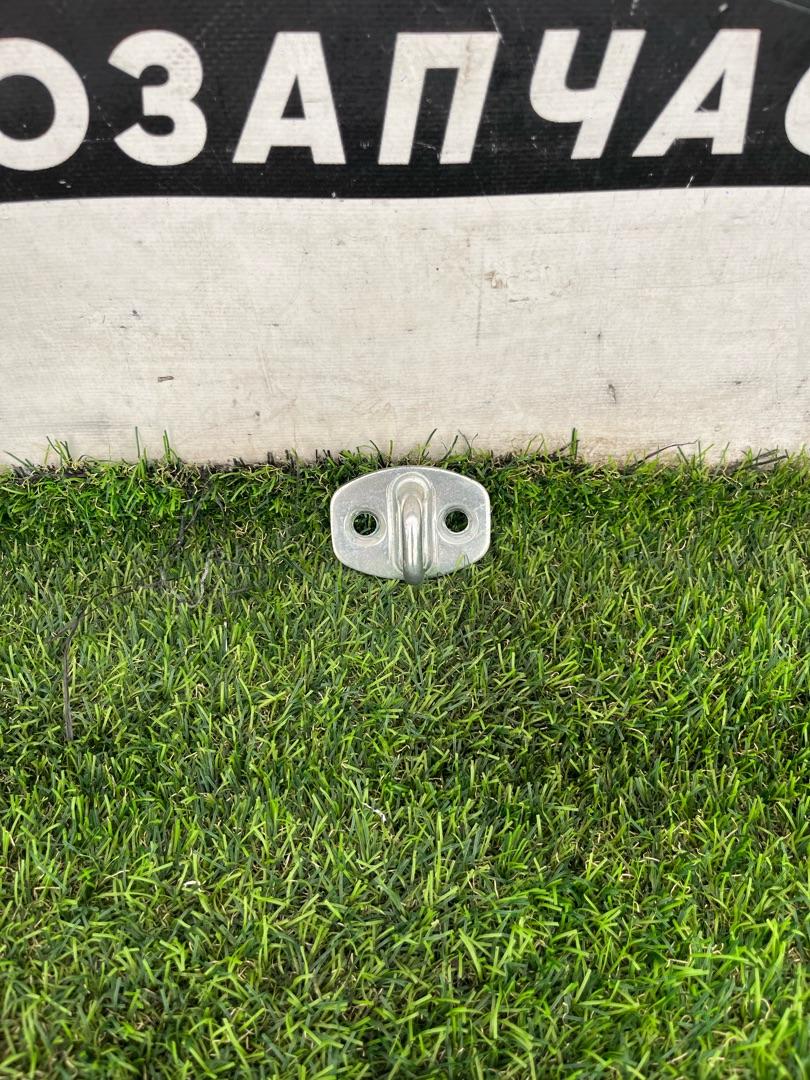 ответная часть (скоба) замка двери GMC Terrain 2 поколение 2020, 1.5 л., АКПП, внедорожник 5 дв. - фото №1