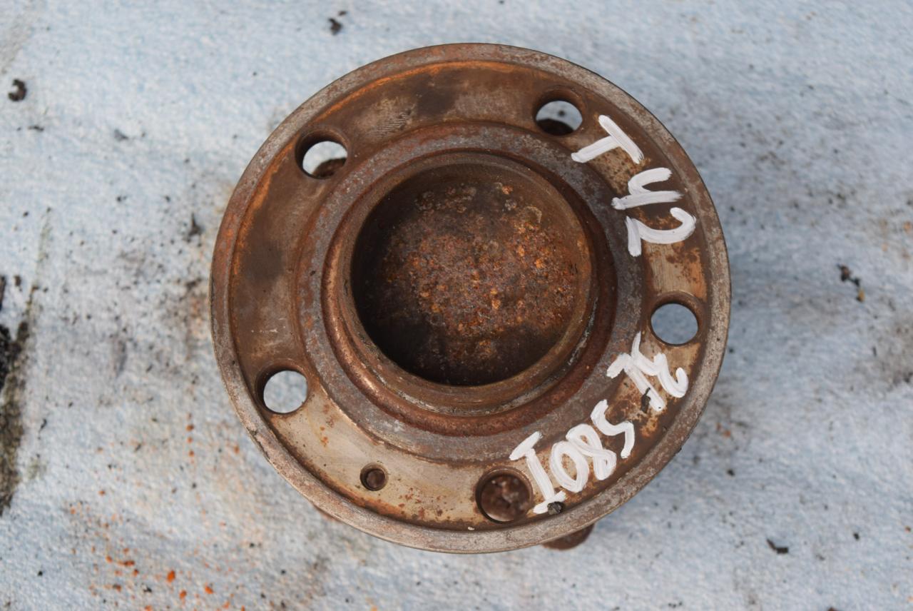 ступица задняя Volvo S80 1 поколение 2000, 2.4 л., B 5244 S2, бензин, АКПП, седан, передний привод - фото №1