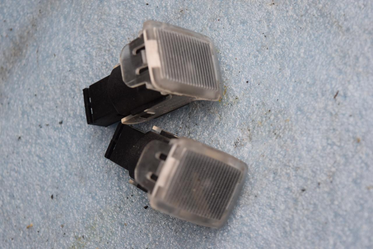 плафон двери Volvo S80 1 поколение 2000, 2.4 л., B 5244 S2, бензин, АКПП, седан, передний привод, 9169606 - фото №1