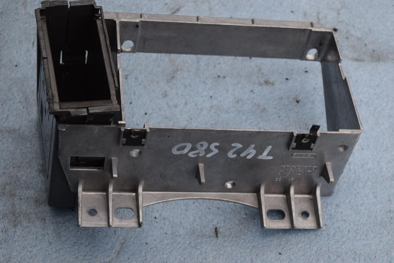 рамка под магнитолу Volvo S80 1 поколение 2000, 2.4 л., B 5244 S2, бензин, АКПП, седан, передний привод, 9491217 - фото №1