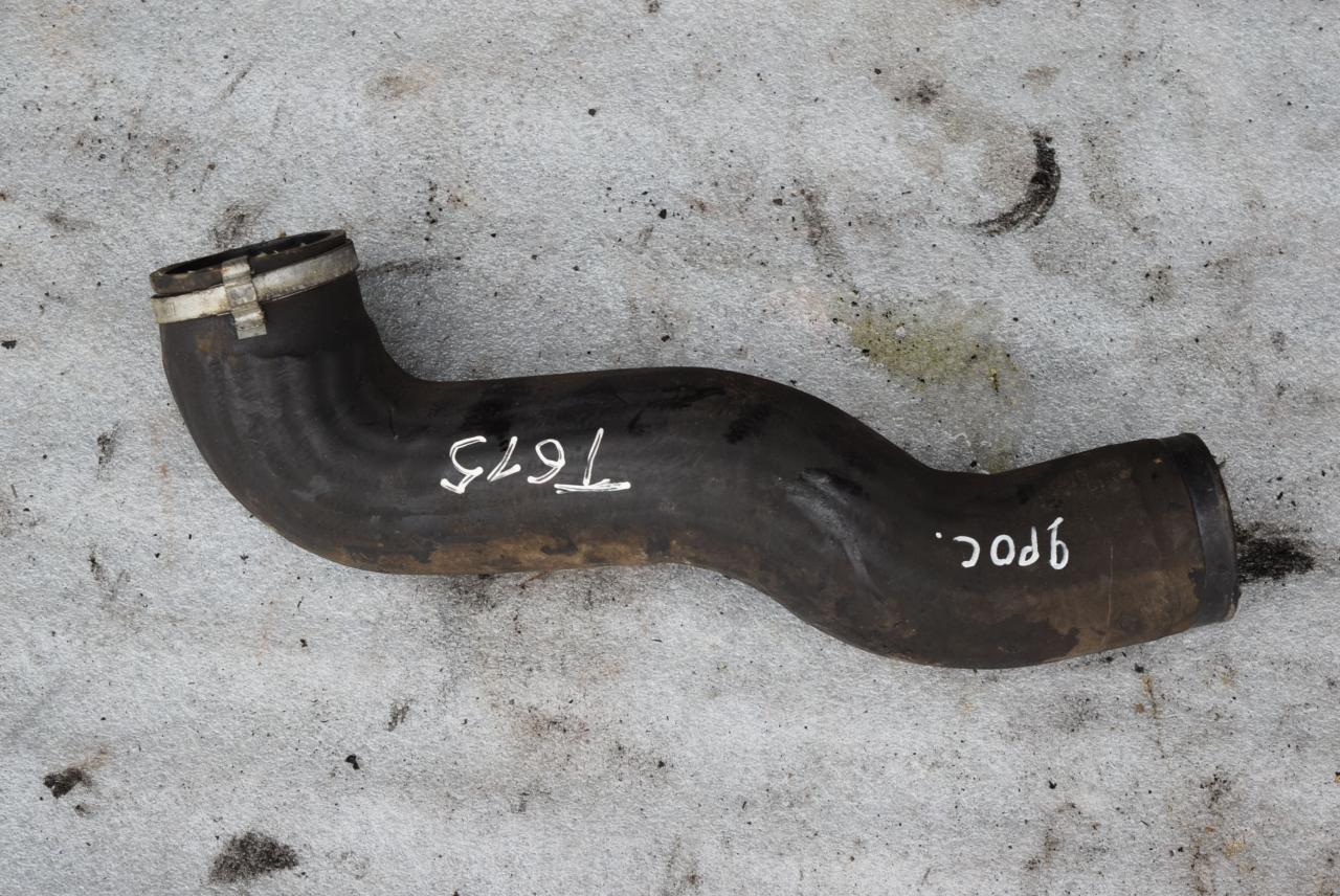 патрубок интеркулера Volvo XC90 1 поколение 2006, 2.4 л., D5, D 5244 T4, дизель, АКПП, внедорожник 5 дв., 30778627 - фото №1