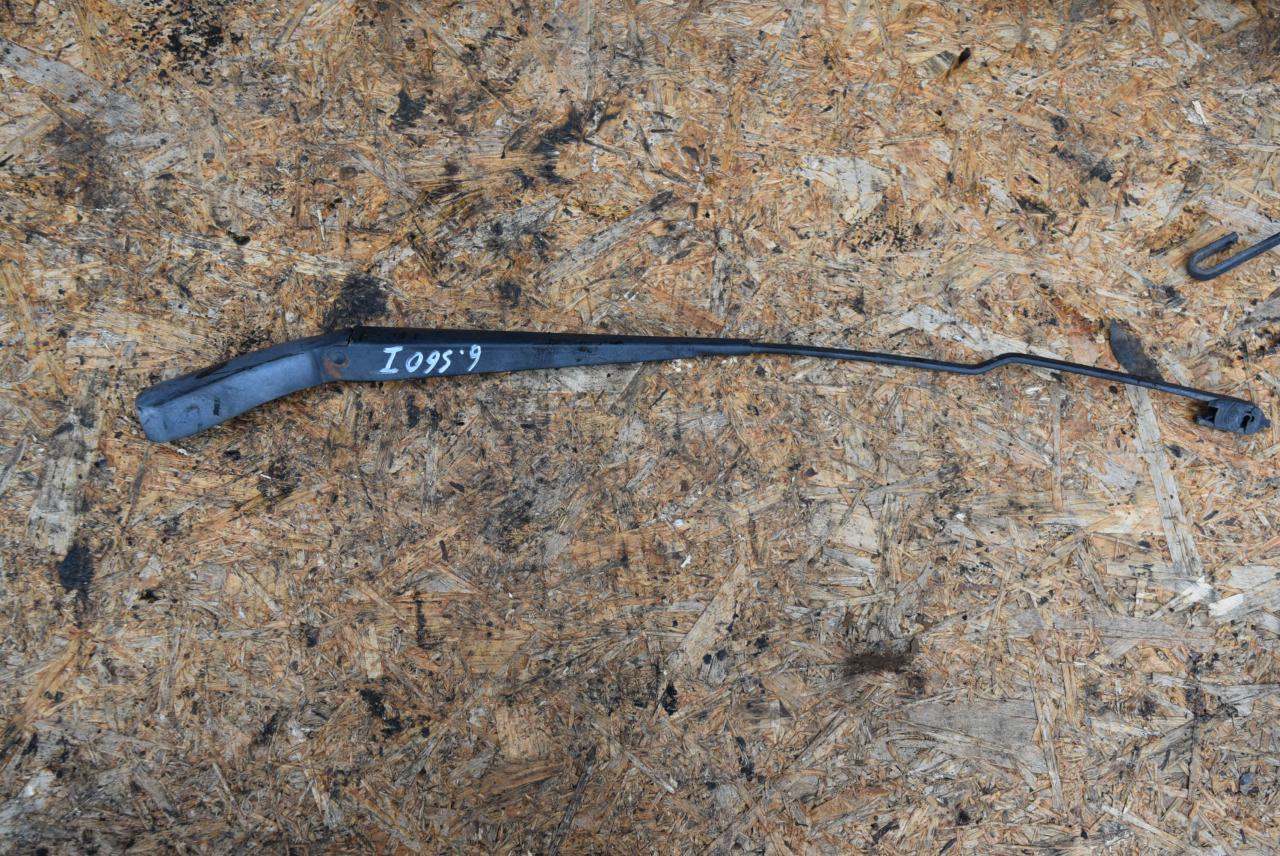 щеткодержатель (поводок стеклоочистителя, дворник) Volvo S60 1 поколение 2002, 2.4 л., i, B 5244 S2, бензин, МКПП, седан, передний привод, 8624269 - фото №1