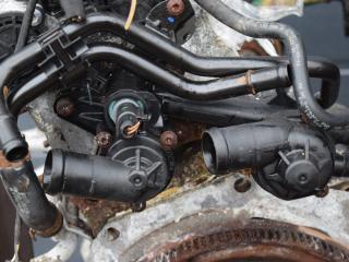 корпус термостата Volkswagen Jetta 6 поколение 2013, 1.4 л., TSI, CAXA, бензин, АКПП, седан, 03C121121D, 03C121118D