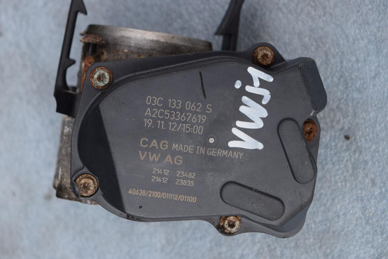 заслонка дроссельная Volkswagen Jetta 6 поколение 2013, 1.4 л., TSI, CAXA, бензин, АКПП, седан, 03C133062S - фото №1