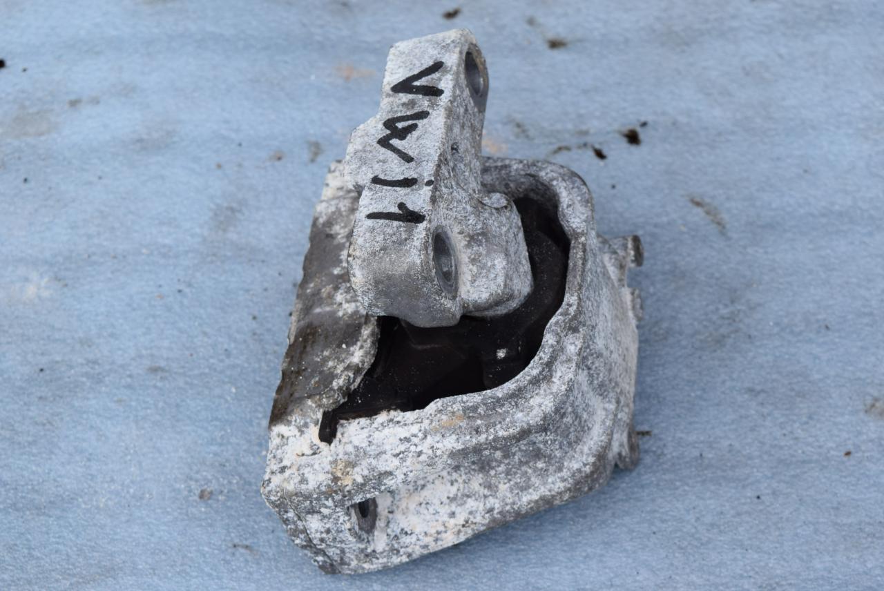 подушка крепления двигателя Volkswagen Jetta 6 поколение 2013, 1.4 л., TSI, CAXA, бензин, АКПП, седан, 1K0199262CF - фото №1