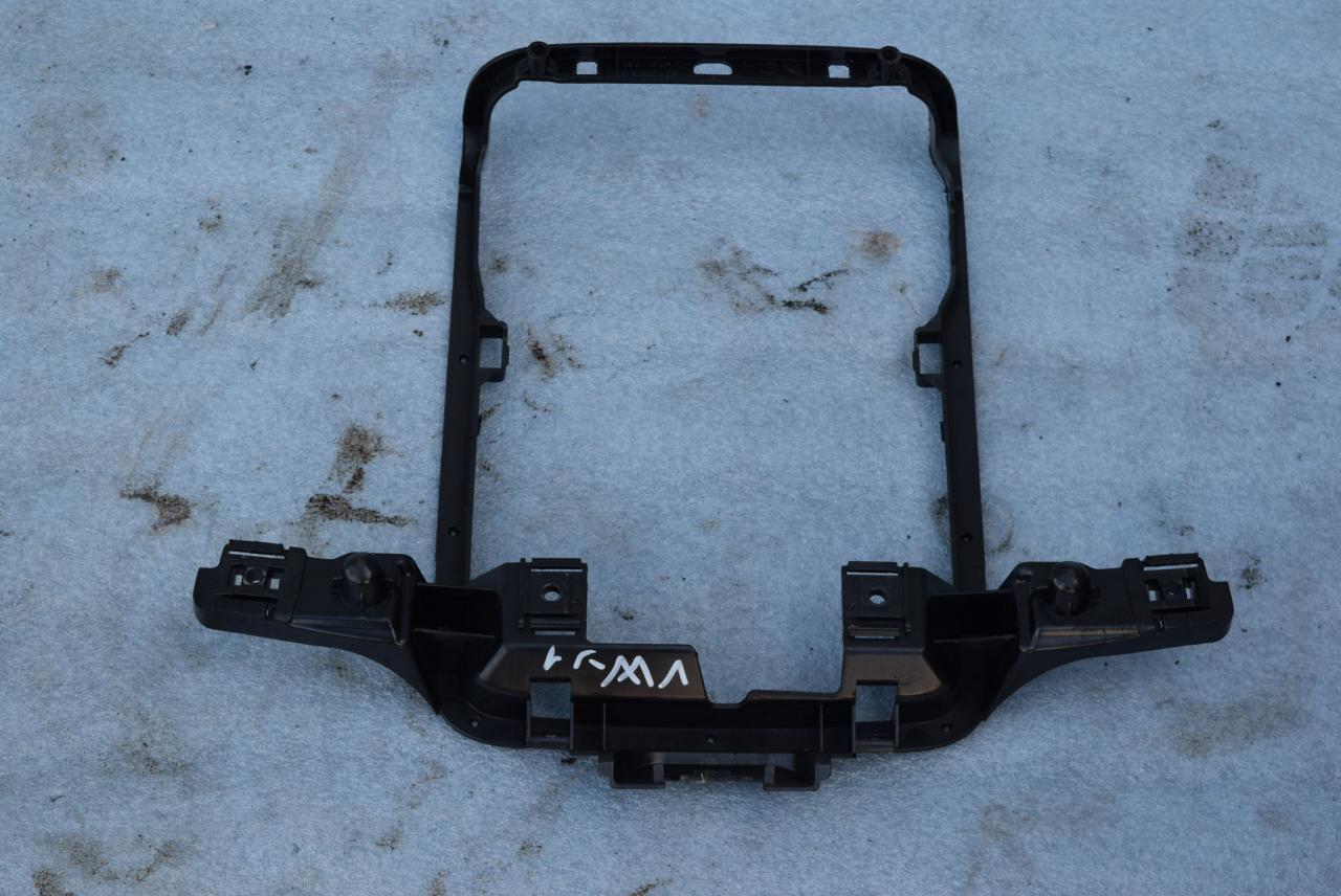 кронштейн (крепление) Volkswagen Jetta 6 поколение 2013, 1.4 л., TSI, CAXA, бензин, АКПП, седан, 5C6868519 - фото №1