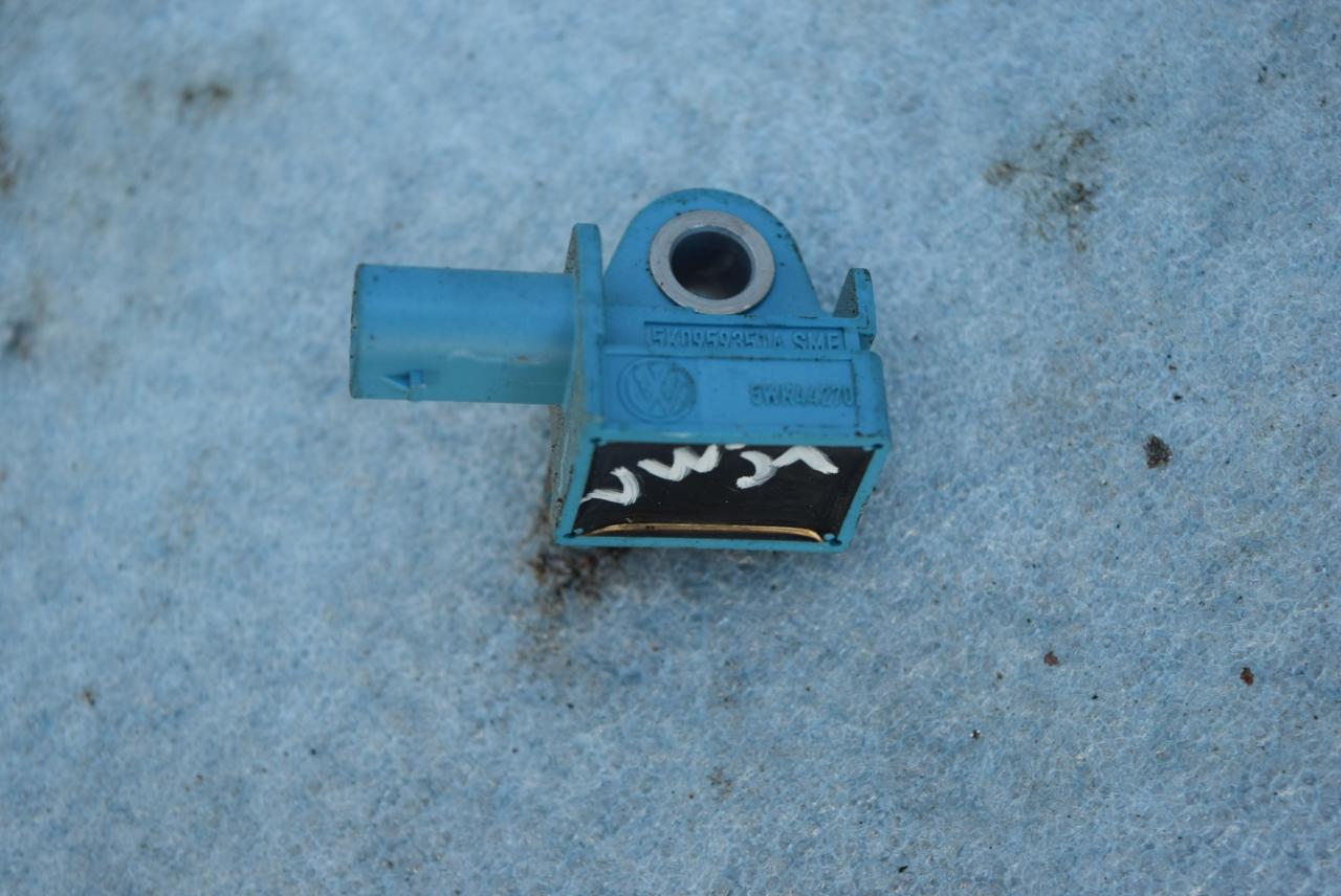 датчик удара Volkswagen Jetta 6 поколение 2013, 1.4 л., TSI, CAXA, бензин, АКПП, седан, 5K0959351A - фото №1