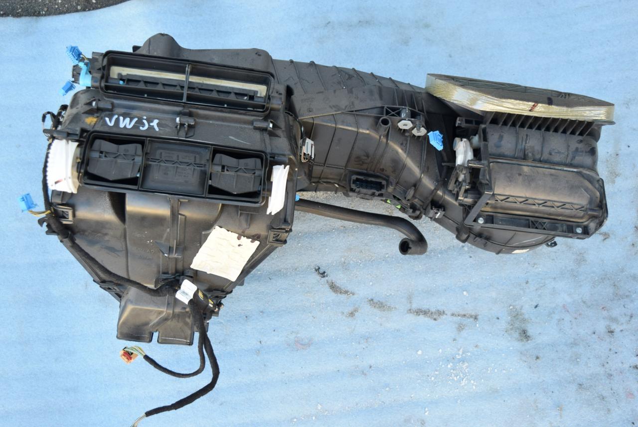 корпус отопителя (печки) Volkswagen Jetta 6 поколение 2013, 1.4 л., TSI, CAXA, бензин, АКПП, седан, 5C1820003 - фото №1
