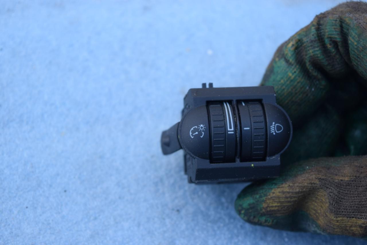 кнопка корректора фар Volkswagen Jetta 6 поколение 2013, 1.4 л., TSI, CAXA, бензин, АКПП, седан, 5C6941333A - фото №1