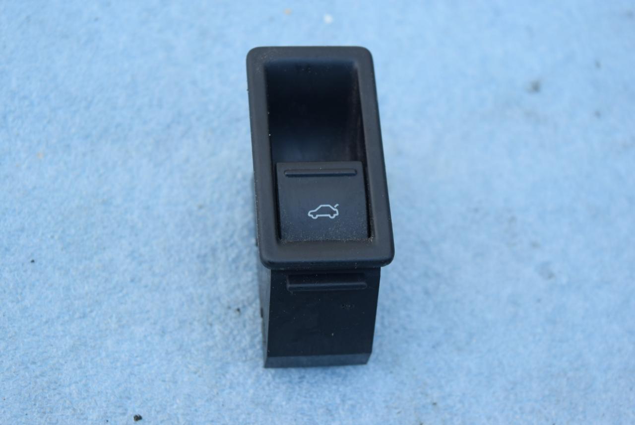 кнопка открытия багажника Volkswagen Jetta 6 поколение 2013, 1.4 л., TSI, CAXA, бензин, АКПП, седан, 1Y1959527A - фото №1