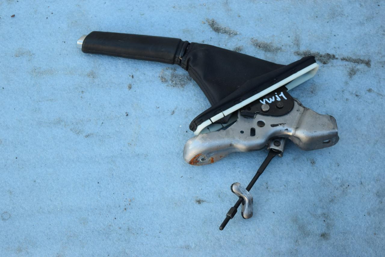 рычаг ручного тормоза (ручника) Volkswagen Jetta 6 поколение 2013, 1.4 л., TSI, CAXA, бензин, АКПП, седан, 5C0711303DM - фото №1