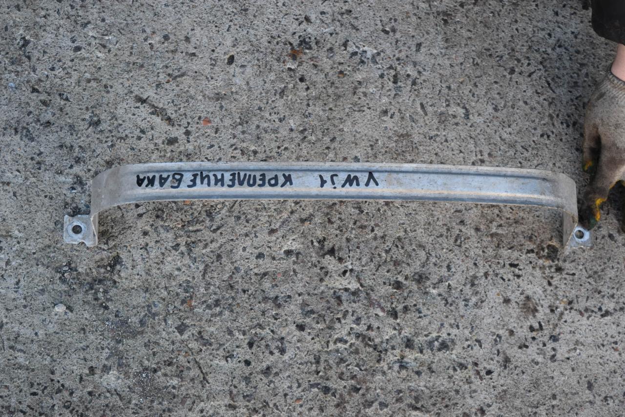 крепление бака топливного Volkswagen Jetta 6 поколение 2013, 1.4 л., TSI, CAXA, бензин, АКПП, седан, 1K0201656C - фото №1