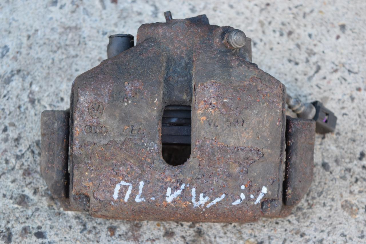 суппорт передний левый Volkswagen Jetta 6 поколение 2013, 1.4 л., TSI, CAXA, бензин, АКПП, седан - фото №1