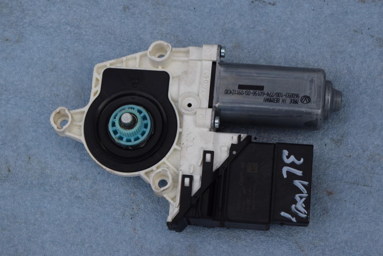 моторчик стеклоподъемника задний левый Volkswagen Jetta 6 поколение 2013, 1.4 л., TSI, CAXA, бензин, АКПП, седан, 3C0959703B - фото №1
