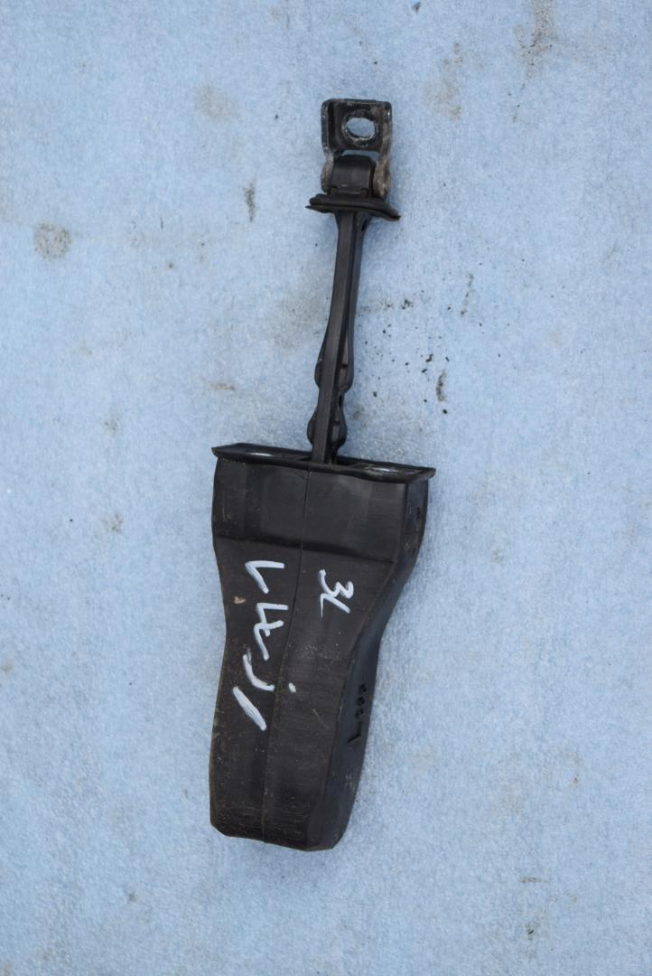 ограничитель открывания двери Volkswagen Jetta 6 поколение 2013, 1.4 л., TSI, CAXA, бензин, АКПП, седан, 5C6839249A - фото №1