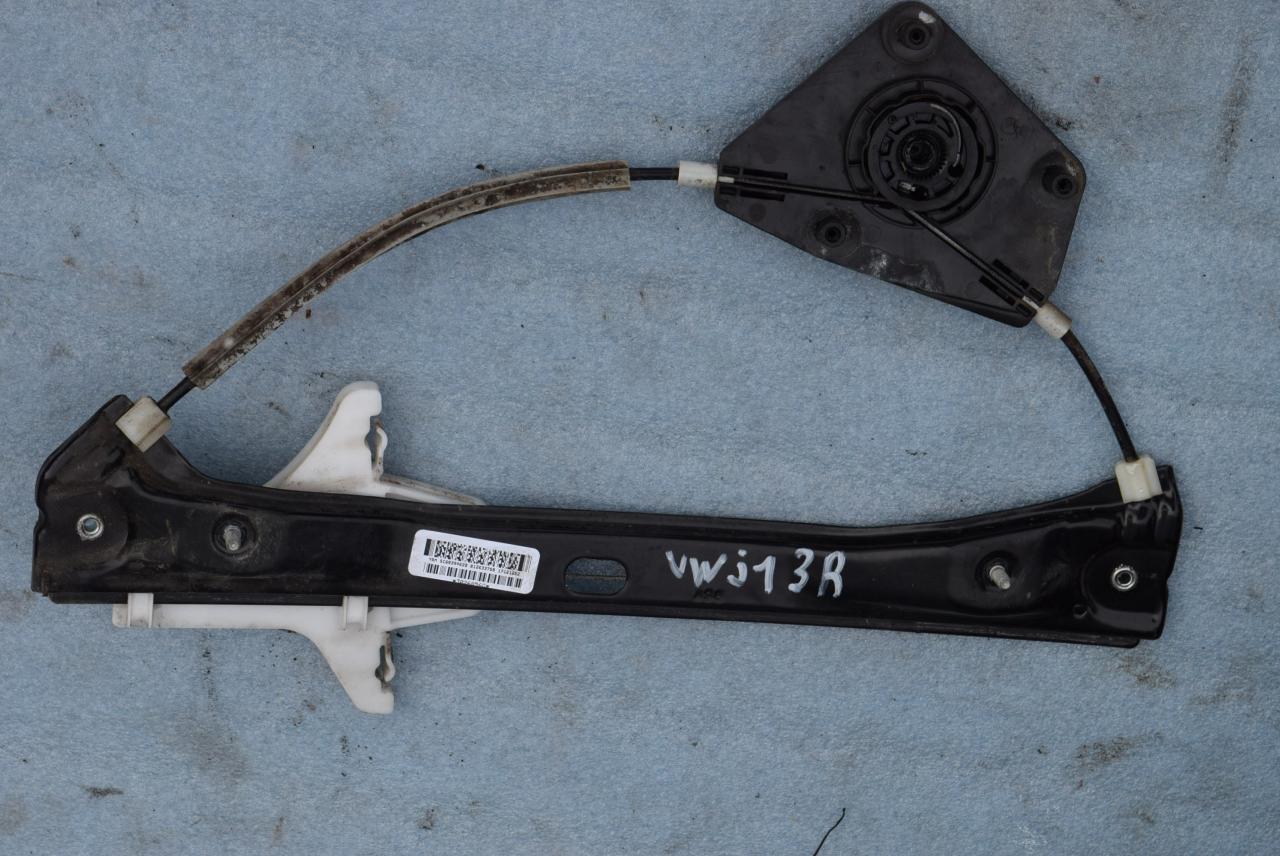 стеклоподъемник задний правый Volkswagen Jetta 6 поколение 2013, 1.4 л., TSI, CAXA, бензин, АКПП, седан, 5C6839462B - фото №1