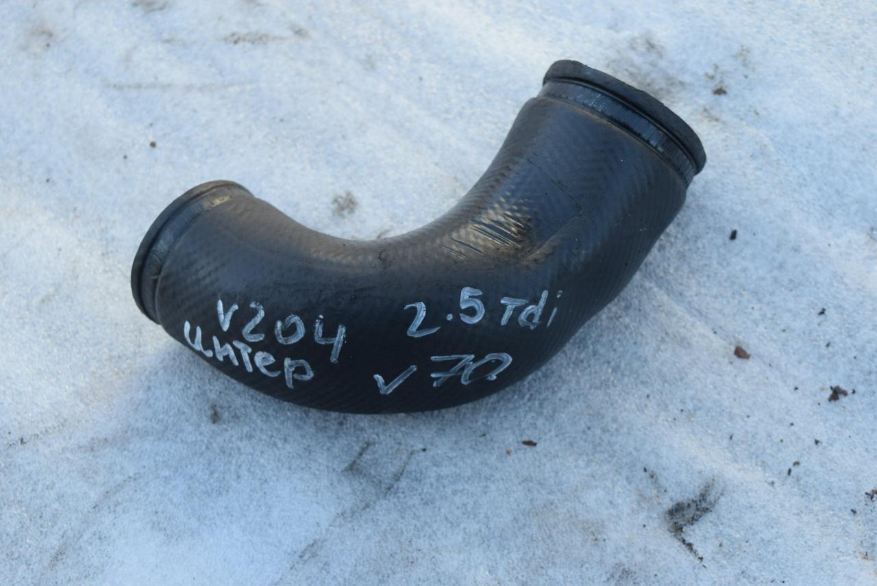 патрубок интеркулера Volvo V70 1 поколение 1998, 2.5 л., D 5252 T, дизель, МКПП, универсал, 9173820 - фото №1