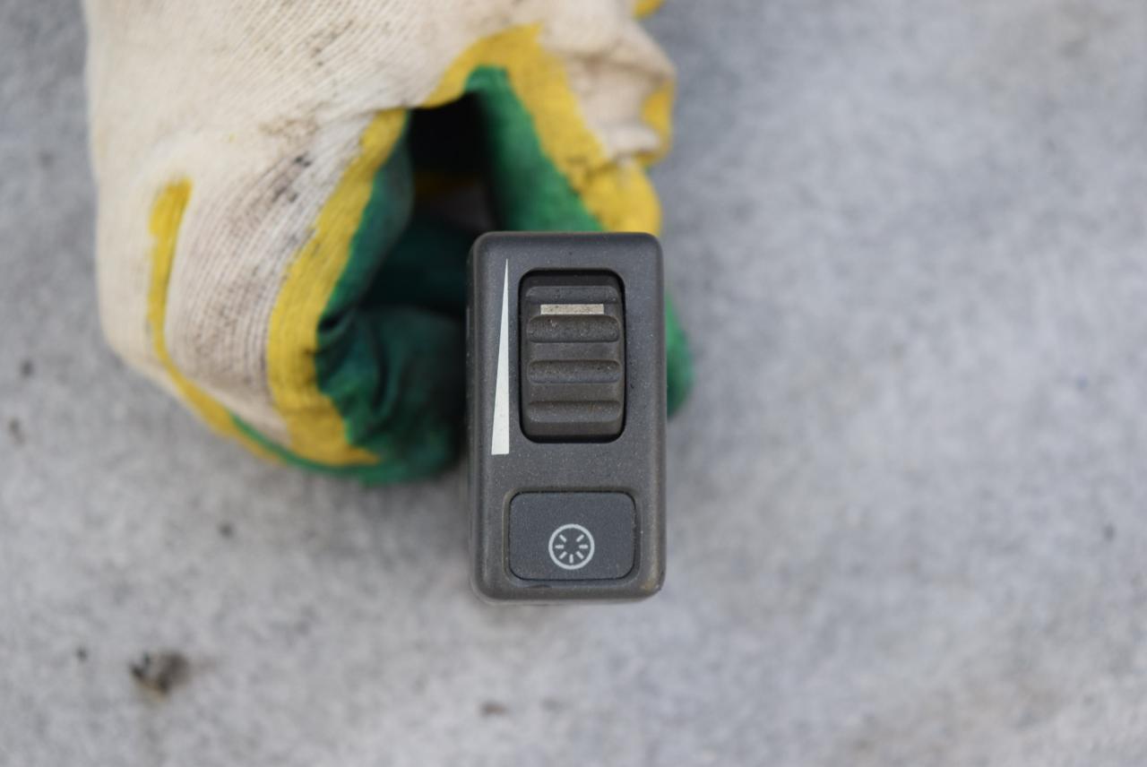 кнопка освещения панели приборов Volvo V70 1 поколение 1998, 2.5 л., D 5252 T, дизель, МКПП, универсал, 6849861 - фото №1